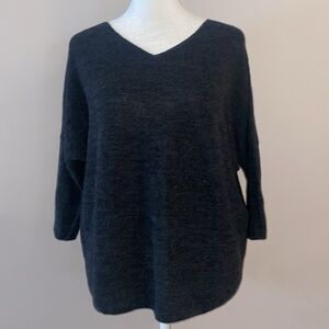 Gap 3/4 Sleeve V-Neck Relaxed Fit Sweater